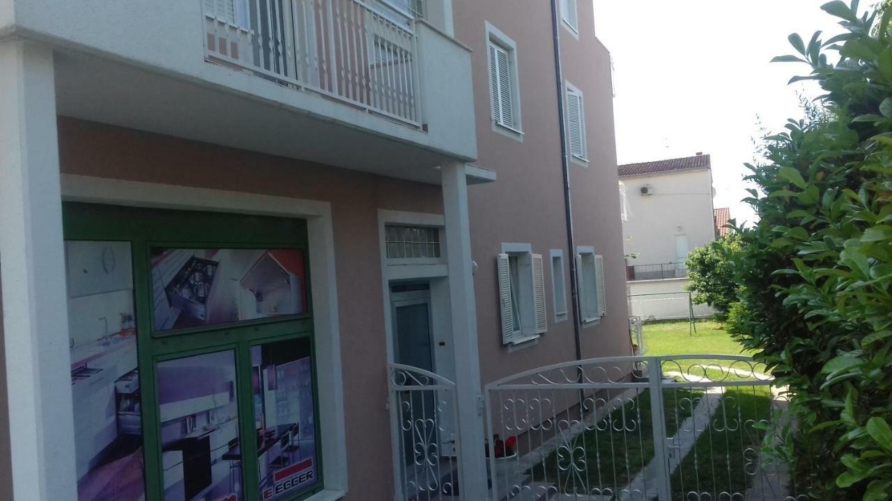 Apartman Jezidzic Kaštela Екстериор снимка